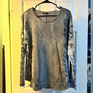 T Party Fashion Gray floral Long Sleeve Top